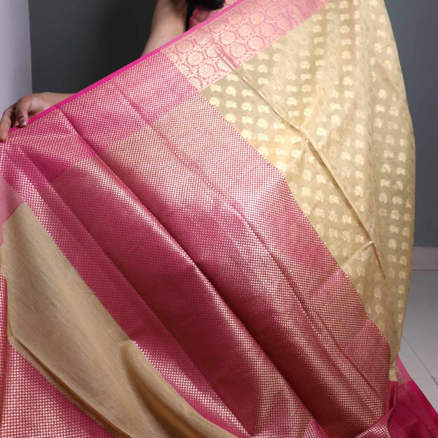 Cream Semi Monga Silk Banarasi Saree